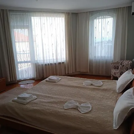 Guest Deva 布尔加斯